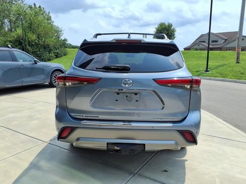 Used 2020 Toyota Highlander Platinum AWD/4WD image 6