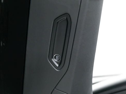 Used 2023 McLaren Artura image 19