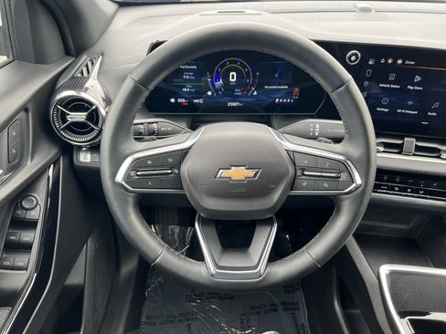 Used 2025 Chevrolet Equinox LT image 26