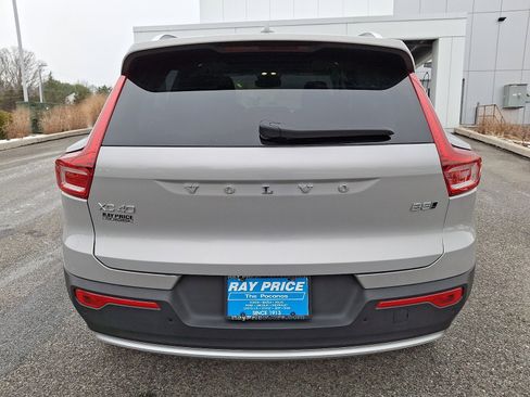 Certified 2025 Volvo XC40 B5 Plus image 5