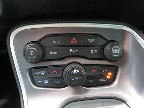Used 2019 Dodge Challenger R/T w/ Driver Convenience Group RWD image 23