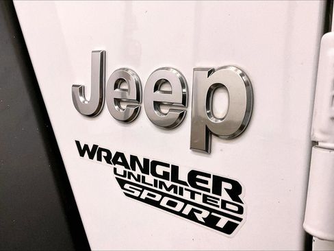 Used 2018 Jeep Wrangler Unlimited Sport S image 13