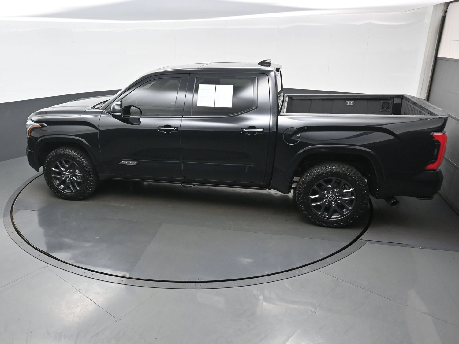 Used 2023 Toyota Tundra Platinum AWD/4WD image 39