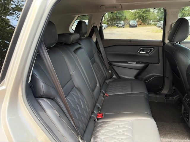 Used 2022 Nissan Rogue Platinum w/ Head-Up Display Package AWD/4WD image 18