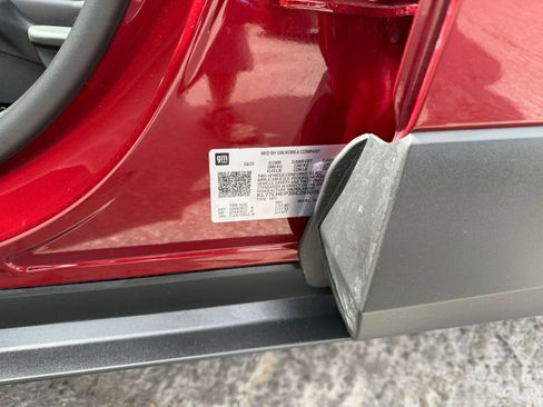 Used 2025 Chevrolet Trax LT image 28