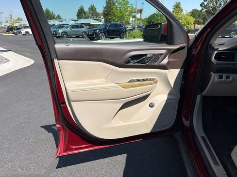 Used 2018 GMC Acadia Denali AWD/4WD image 9