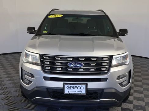 Used 2017 Ford Explorer XLT AWD/4WD image 3