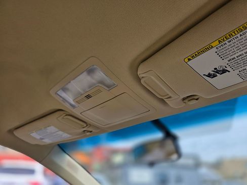 Used 2015 Toyota Camry LE image 12