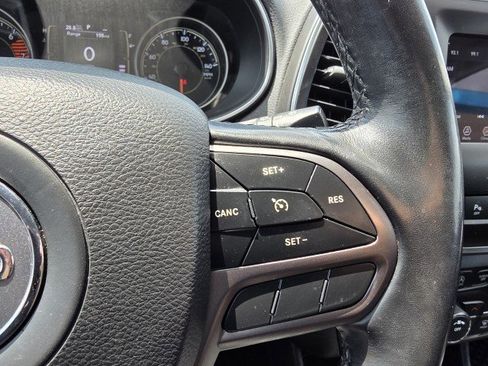 Used 2020 Jeep Cherokee Latitude Plus w/ Cold Weather Group FWD image 23