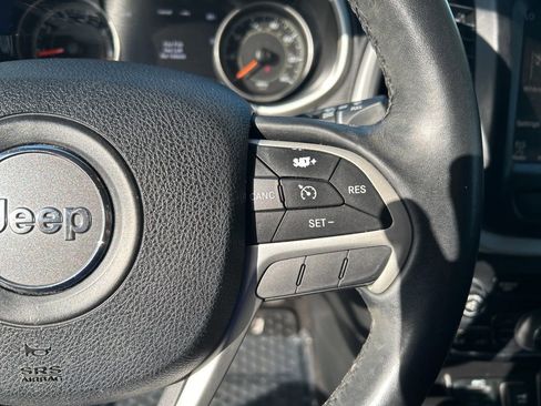 Used 2015 Jeep Cherokee Trailhawk w/ Comfort/Convenience Group AWD/4WD image 25