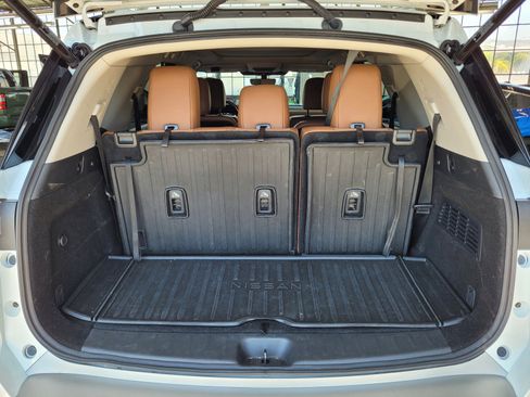 Certified 2025 Nissan Pathfinder Platinum AWD/4WD image 19