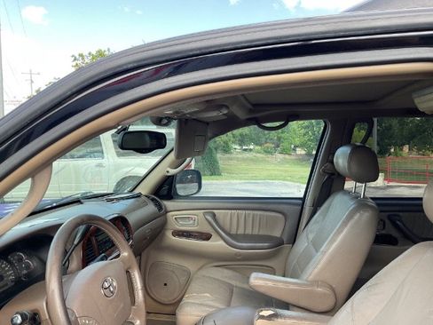 Used 2004 Toyota Sequoia Limited RWD image 8
