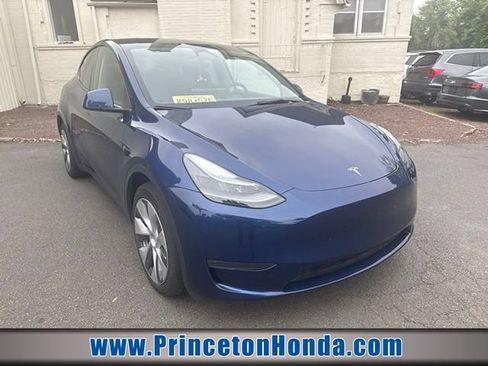 Used 2023 Tesla Model Y Long Range AWD/4WD image 1