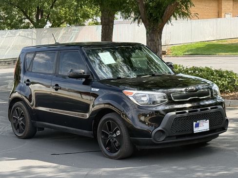 Used 2016 Kia Soul FWD image 2
