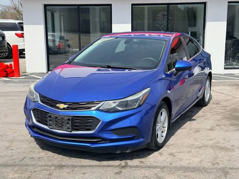 Used 2017 Chevrolet Cruze LT w/ Convenience Package FWD image 10