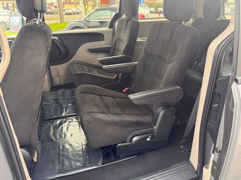 Used 2016 Dodge Grand Caravan SXT image 15