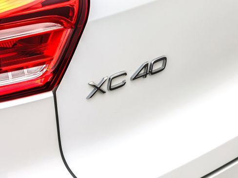 Used 2024 Volvo XC40 Recharge Ultimate image 9