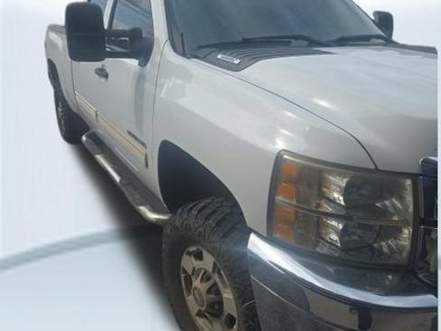 Used 2012 Chevrolet Silverado 2500 LT AWD/4WD image 3
