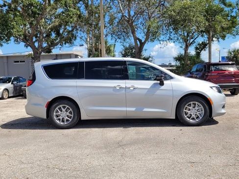 New 2026 Chrysler Voyager LX image 5