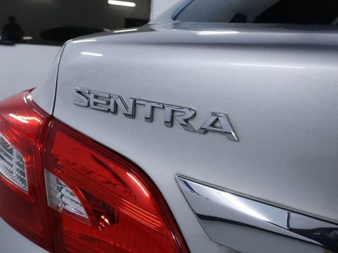 Used 2017 Nissan Sentra SV image 10