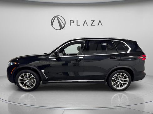 Used 2024 BMW X5 xDrive40i w/ Premium Package image 2
