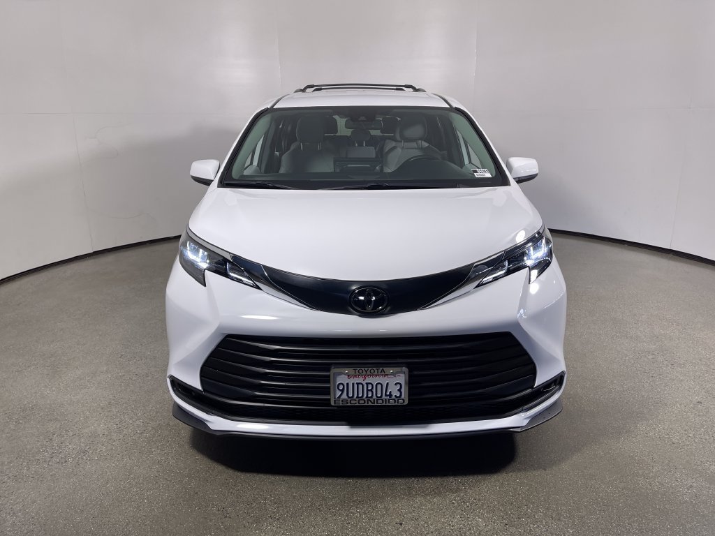 Certified 2026 Toyota Sienna LE FWD image 8