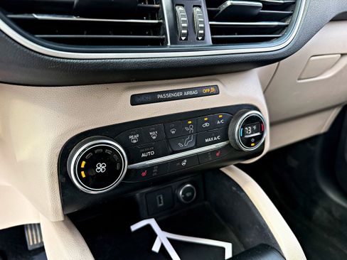 Used 2020 Ford Escape SEL image 17