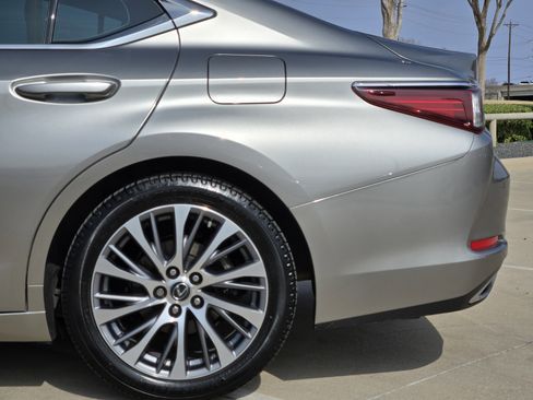 Used 2019 Lexus ES 350 w/ Premium Package image 14