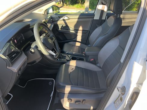 Certified 2023 Volkswagen Taos SEL AWD/4WD image 15