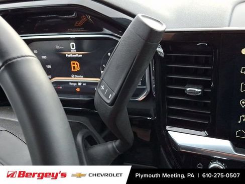 Certified 2025 GMC Sierra 1500 SLT image 15