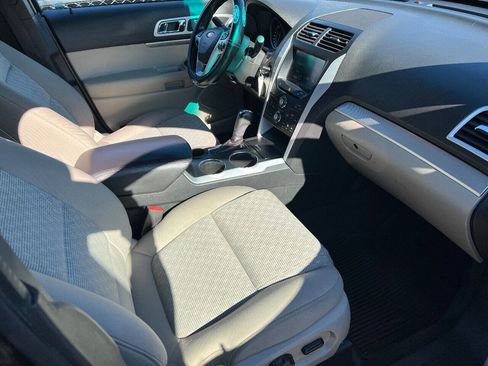 Used 2013 Ford Explorer XLT image 18