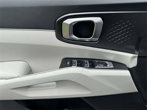 New 2025 Kia Sorento S image 7