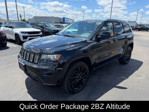 Used 2018 Jeep Grand Cherokee Altitude AWD/4WD image 7