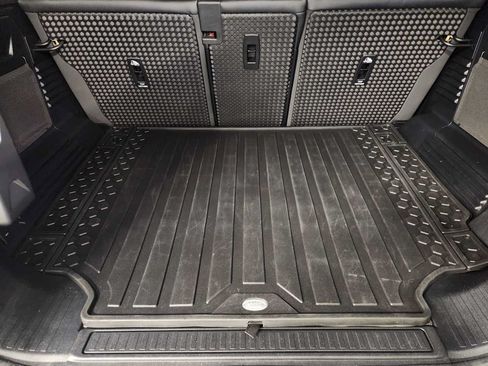 Used 2023 Land Rover Defender 110 X-Dynamic SE AWD/4WD image 33