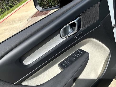 New 2026 Volvo XC40 B4 Plus w/ Protection Package Premier FWD image 18