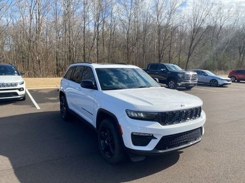 Used 2024 Jeep Grand Cherokee Limited w/ Luxury Tech Group II image 11