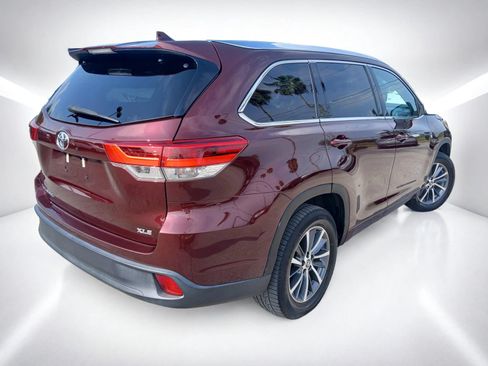 Used 2018 Toyota Highlander XLE FWD image 4