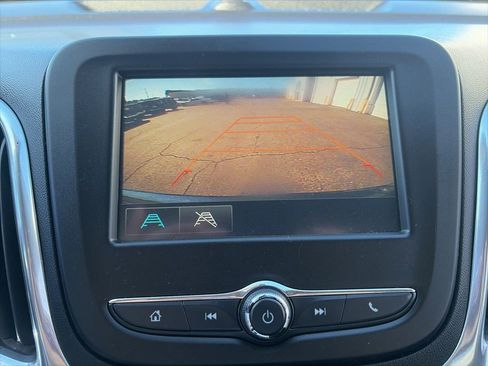 Used 2018 Chevrolet Equinox LT image 19