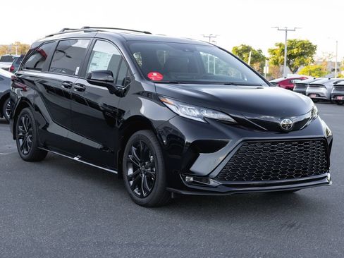 New 2026 Toyota Sienna XSE FWD image 3
