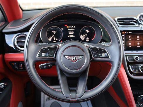 Used 2023 Bentley Bentayga Extended Wheelbase image 39