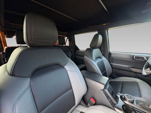 Used 2022 Ford Bronco Black Diamond image 7