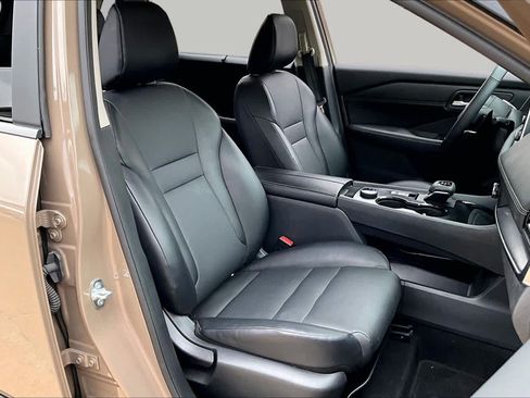Used 2024 Nissan Rogue SV w/ SV Premium Package AWD/4WD image 9
