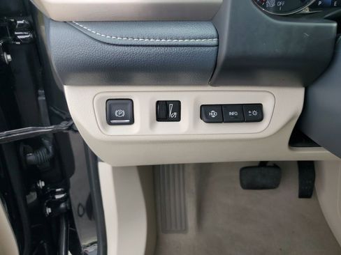 Used 2023 GMC Acadia Denali w/ Denali Technology Package image 35