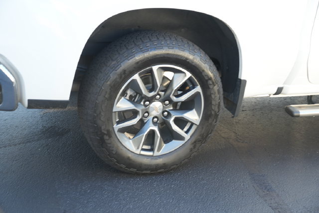 Used 2025 Chevrolet Silverado 1500 LT AWD/4WD image 23