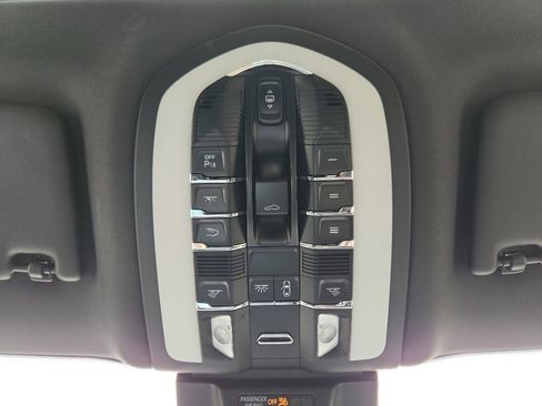 New 2025 Porsche Macan image 39