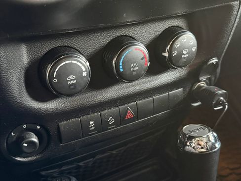 Used 2018 Jeep Wrangler Unlimited Sport image 16