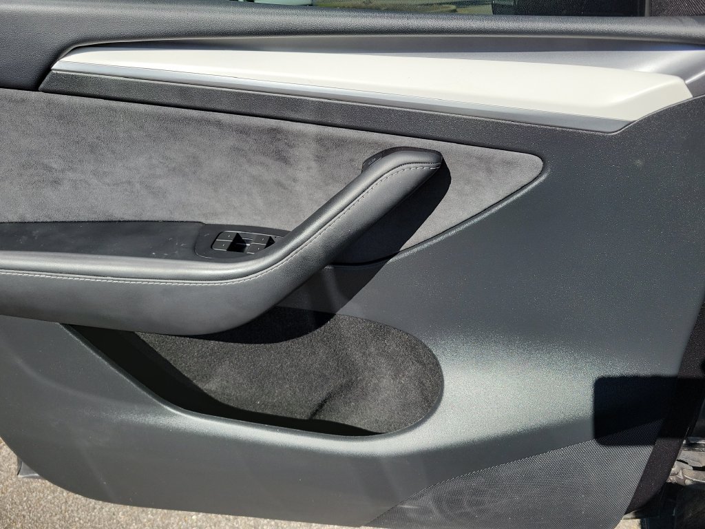 Used 2024 Tesla Model Y 2WD image 26