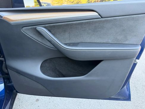 Used 2023 Tesla Model Y Long Range AWD/4WD image 28
