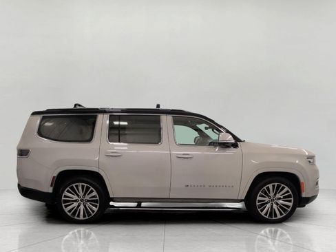 Used 2022 Jeep Grand Wagoneer Series III w/ HD Trailer Tow Package AWD/4WD image 11