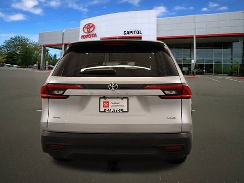 Used 2024 Toyota Grand Highlander XLE image 4